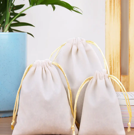 ¿Cuáles son las ventajas de las bolsas con cordón impermeables de colores?