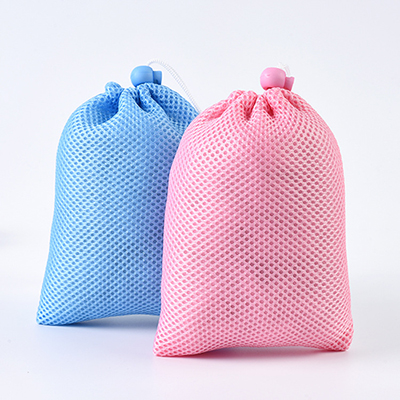 Bolsa de malla con cordón